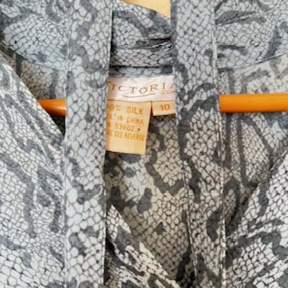 Vintage Victoria Soie Silk Blouse - Picture 4 of 6